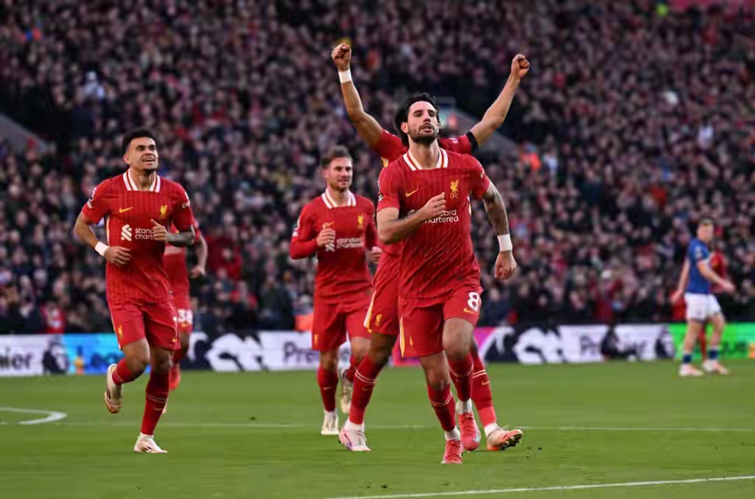 进退两难争斗足球舞台上欧洲豪强厮杀(拜仁慕尼黑队歌完整版) 进退两难争斗足球舞台上欧洲豪强厮杀(拜仁慕尼黑队歌完整版)