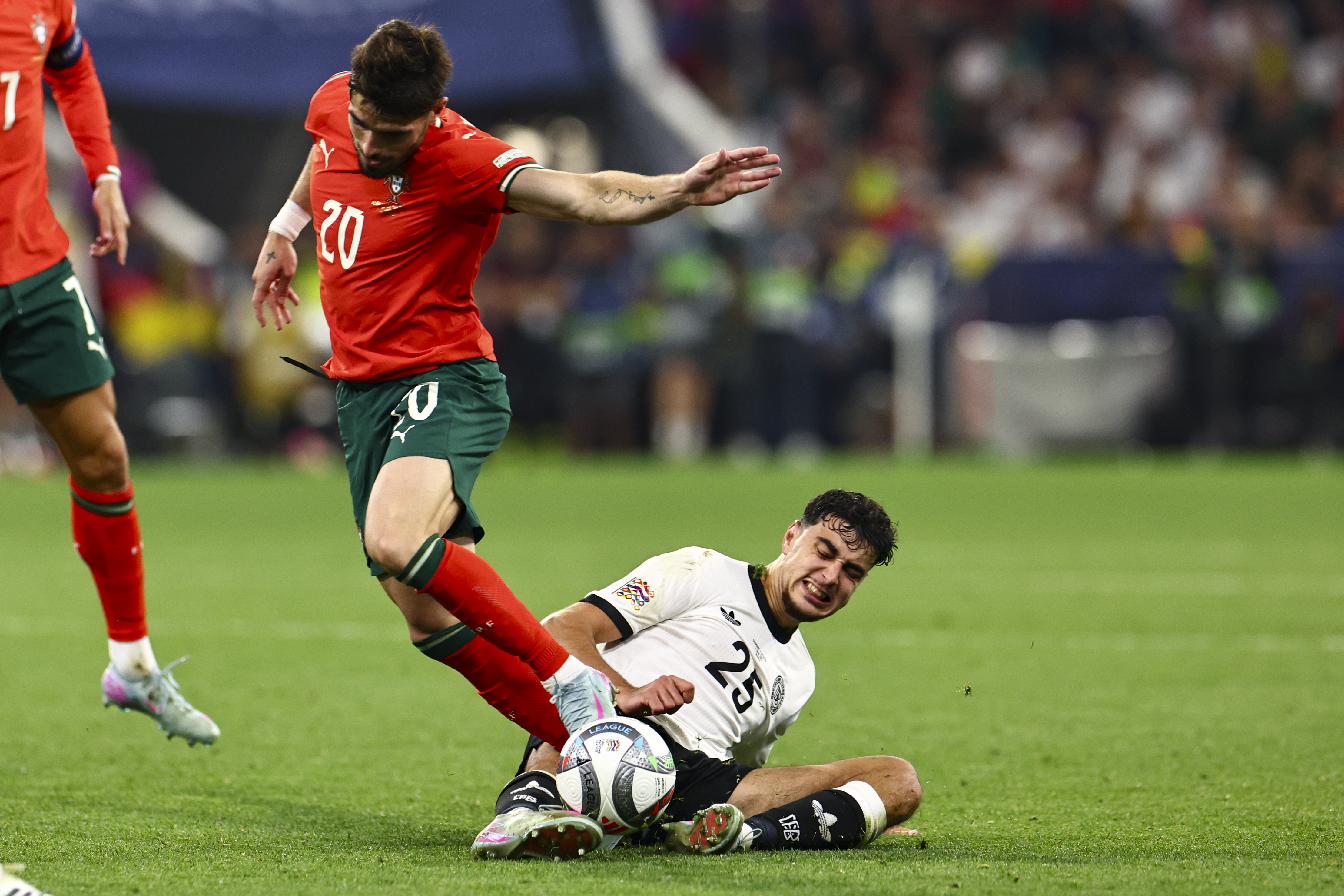 皇冠体育官网-葡萄牙不敌塞尔维亚，晋级希望渺茫的简单介绍